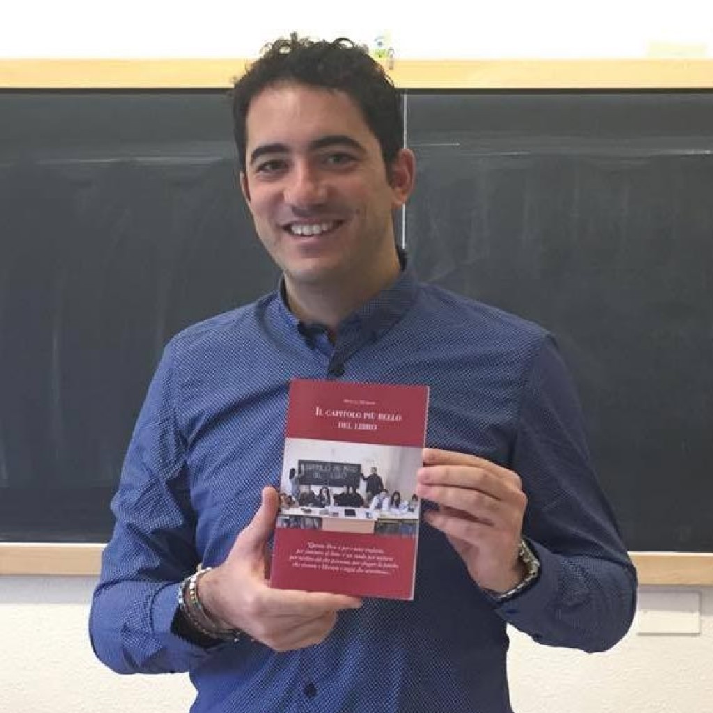 manuele-mussoni-con-libro