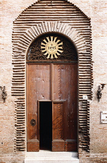 chiesa-del-suffraggio-di-rimini---ingresso