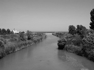 Parco urbano intorno al fiume