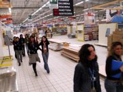 Shopping e riposo, non è vera festa