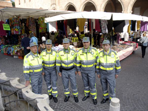 Le Fiamme circondano il mercato