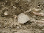 Strada rossa, sotto terra