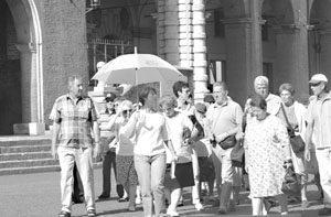 Capelli grigi alla riscossa. In vacanza