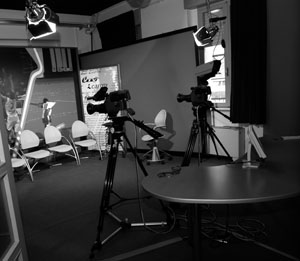 “Non si taglia la democrazia”