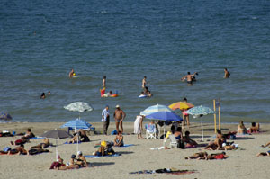 È una spiaggia poco... libera