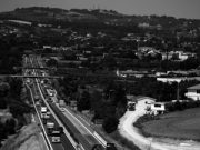 A14 in discesa, Statale ferma ai box