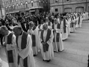 “L’ambizione legittima per un sacerdote? Scomparire totalmente dietro a Gesù”