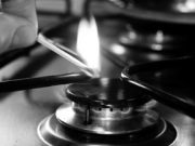 Acqua, luce, gas e rifiuti: quanto scottano queste bollette!