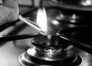 Acqua, luce, gas e rifiuti: quanto scottano queste bollette!