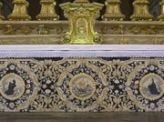 L’arte che rinasce davanti all’altare