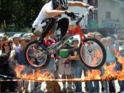 Sulla bicicletta tra rocce e fuoco stando Allegretti