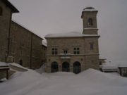 La Repubblica sepolta sotto un metro di neve