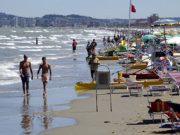 Sole e sport scaldano il turismo