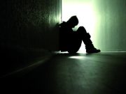 Media e suicidi: un’enfasi pericolosa