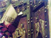 Il portone, ovvero il passaggio dal mondo alla presenza di Dio