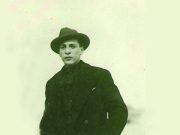 Se il padre ritorna dalle “cartacce” di un baule