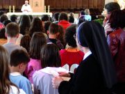 Il Popolo di Dio si riunisce, con carità e unità, nell’Assemblea eucaristica