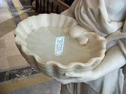 L’acquasantiera per ricordarci chi siamo