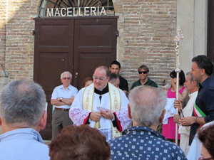 C’è chi viene e chi va. Ma la gara è nello stimarsi