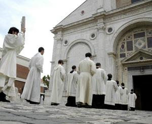 L’Introito. Ovvero, attenzione entra lo Sposo, il Signore