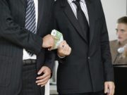 Da vittime a complici