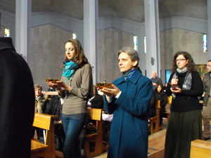La Processione dei doni, il solito ritardo della sposa