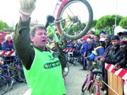 Tra quei sacchi gialli si rovistano anche le coscienze