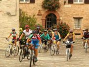 I ciclisti brasiliani pedalano su Riccione