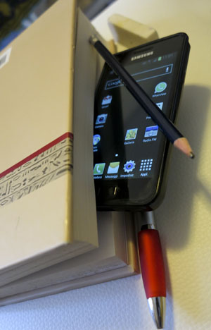 Smartphone in classe, squilla il caos