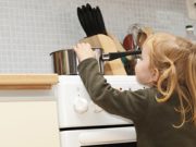 Il pediatra: “Attenti ai pericoli che si nascondono in casa”