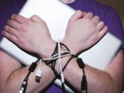 Sempre connessi. Troppo web ci allontana?