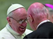 Col Papa, un abbraccio universale