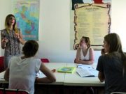 Quei turisti sui… banchi: Rimini fa scuola