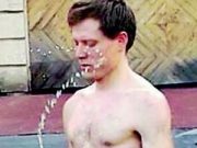 Pipì e danza, se questa è arte