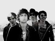 I The Kooks scaldano il Verucchio Festival