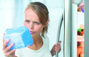 Cibi scaduti: ecco cosa fare