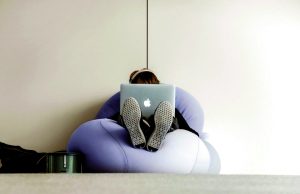 Cerchi lavoro? Occhio a Facebook!