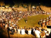 L’Anfiteatro “accerchiato”?