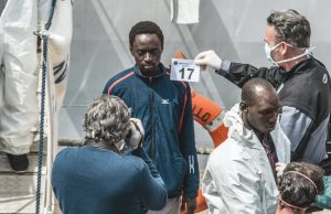 Hotspot – Migranti e diritti umani, i buchi neri dell’accoglienza