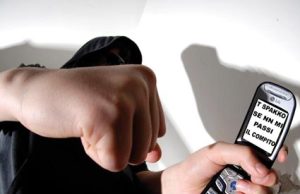 Stop a violenti e cyberbulli