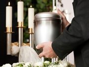 “Ad resurgendum cum Christo”: la cremazione non è vietata, ma…