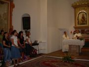 Una croce, accanto alla quale piangere