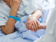 Perché la Chiesa è contraria all’«accanimento terapeutico»?