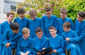 Rimini canta sempre in coro con il mondo