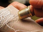 Solidarietà, Con ago e filo…