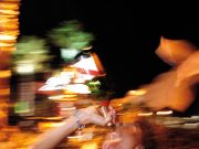 Il bicchiere minorenne è sempre più fondo