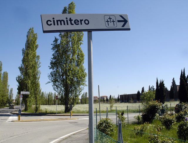 Rn,04/04/05: cimitero alle celle©Riccardo Gallini_GRPhoto