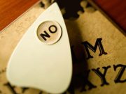 Non giocare con i morti