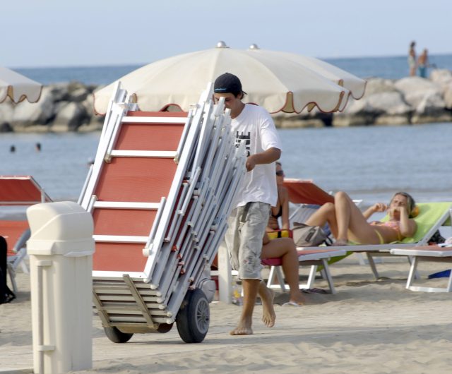 Rimini, piaggia di viserba, bagnini e lettini ©Riccardo Gallini_GRPhoto