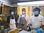 Summetrade cucina 2400 pasti a Pasqua per Caritas, APGXXIII e altri